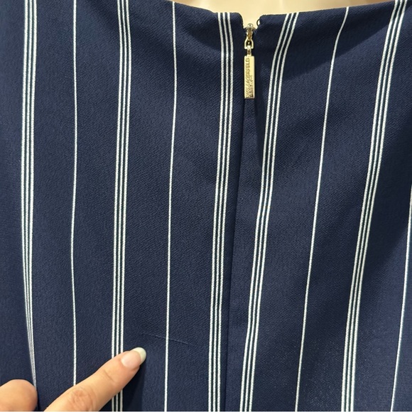 KARL LAGERFELD Navy Blue PinStriped Cropped Wide Leg
Belted Jumpsuit Size 6 - Picture 10 of 10